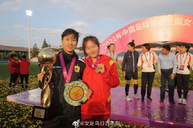 偷看25位女子撒尿